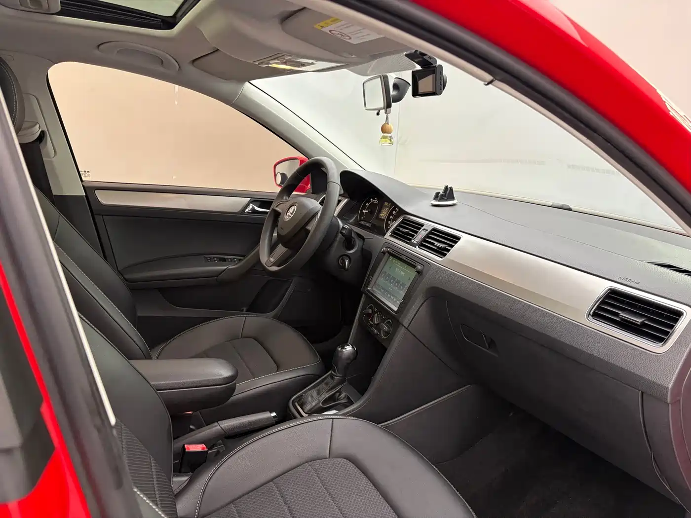 Škoda Skoda Rapid Spaceback 2018 2016 Facelift 1.6L Automatic Innovation Edition