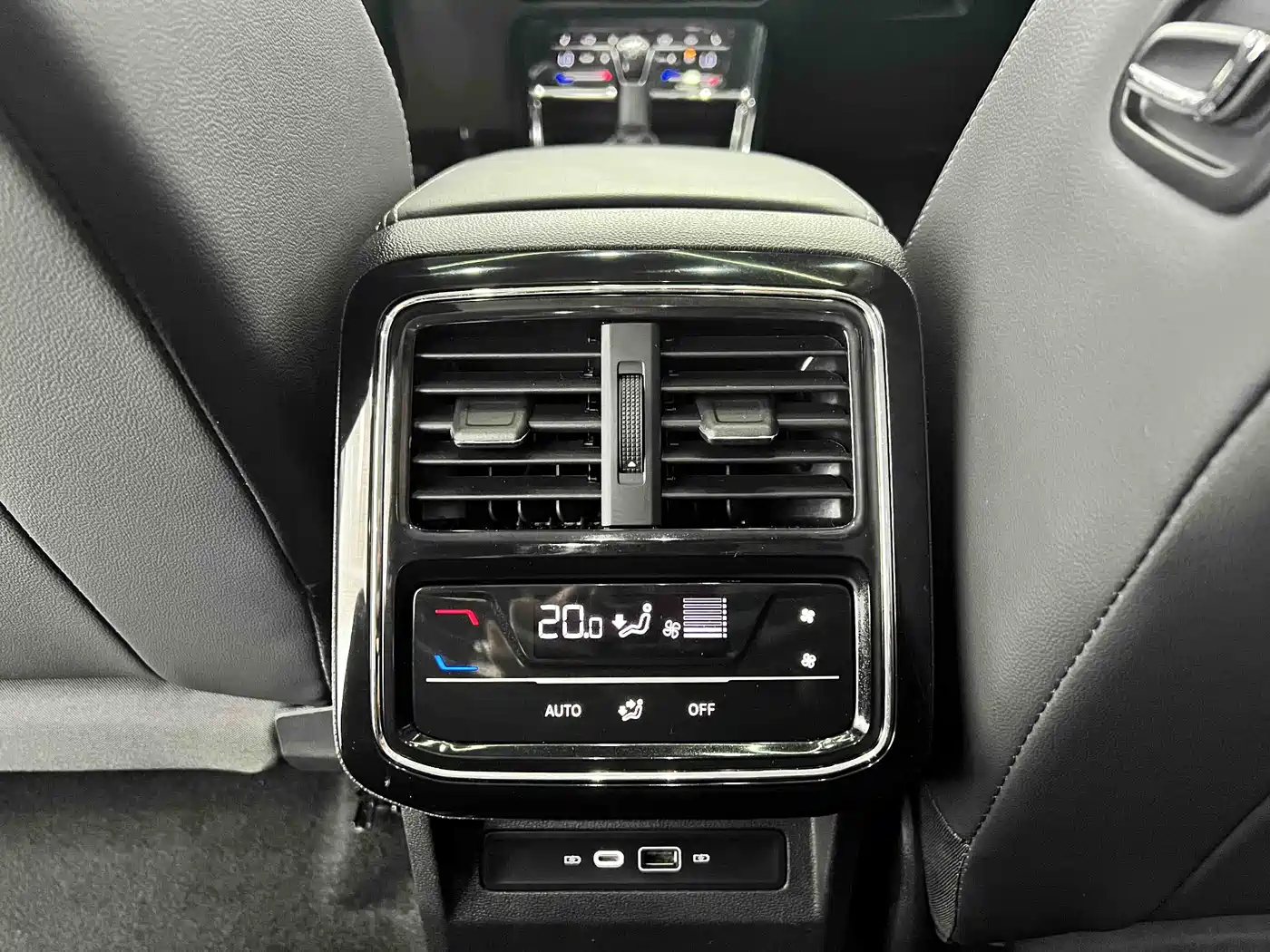 Volkswagen Passat 2022 280TSI Elite Edition фото 12