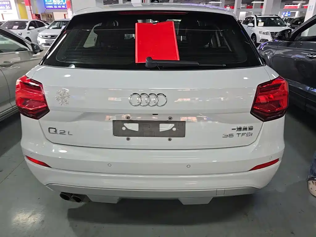 Photo 6 - Audi Q2L