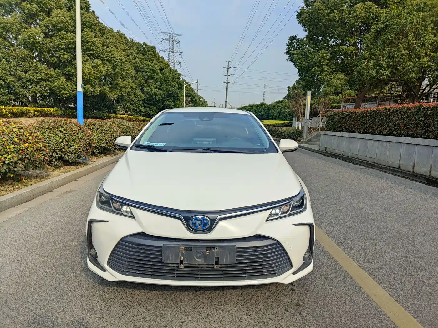 Toyota Corolla 2021 Hybrid 1.8L E-CVT Pioneer Edition фото 2