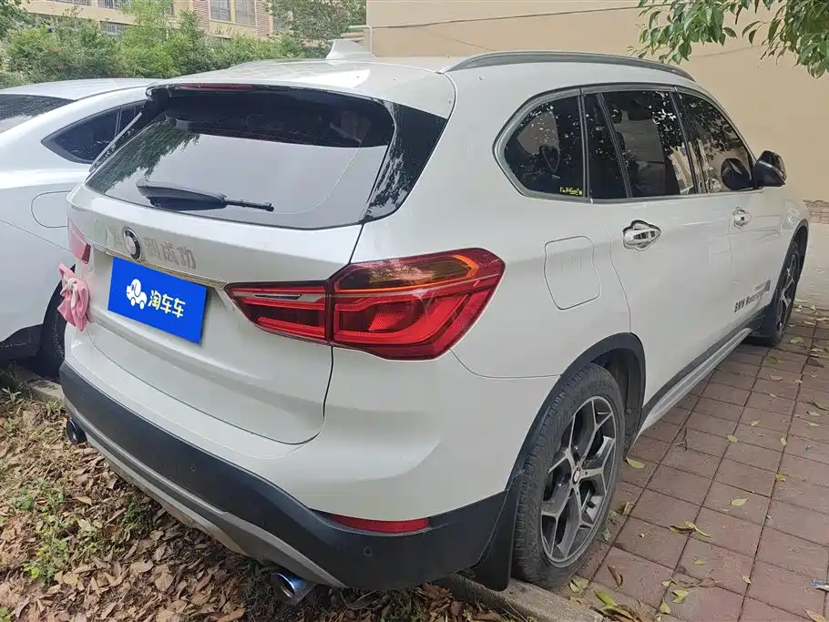 BMW X1 2019 sDrive18Li Premium Model фото 3