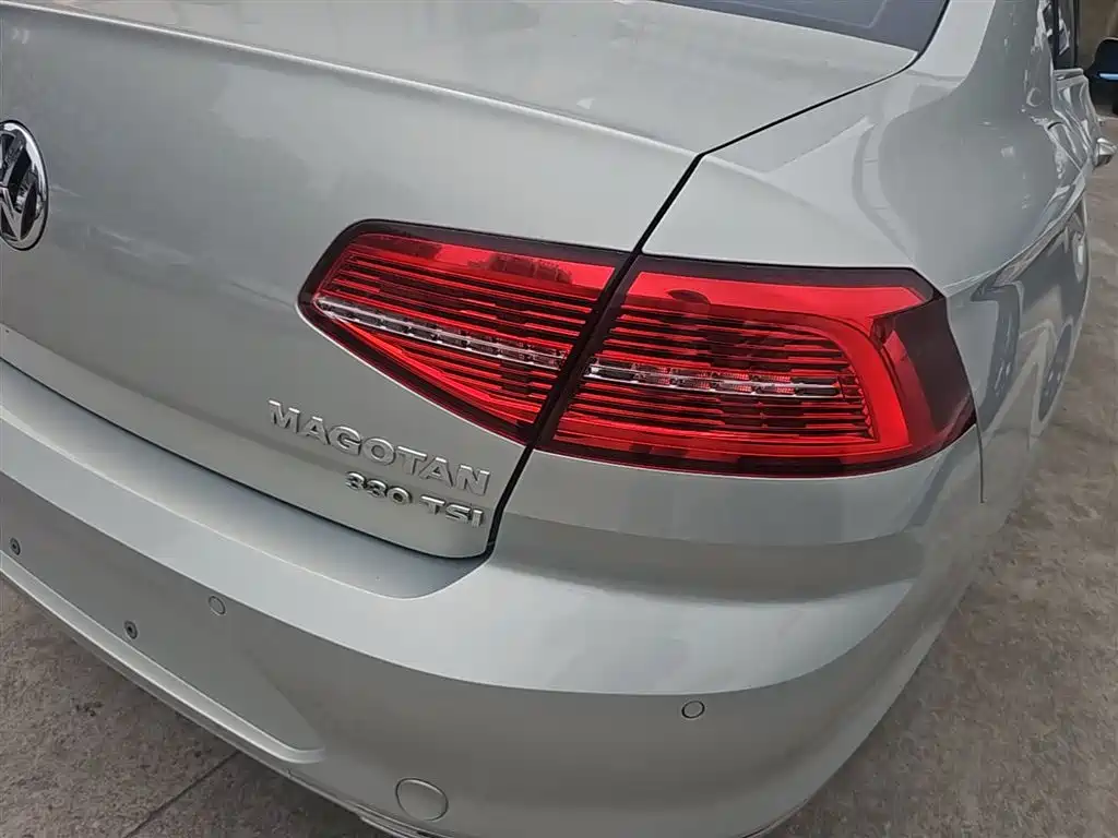 Volkswagen Magotan 2017 330TSI DSG Luxury фото 8