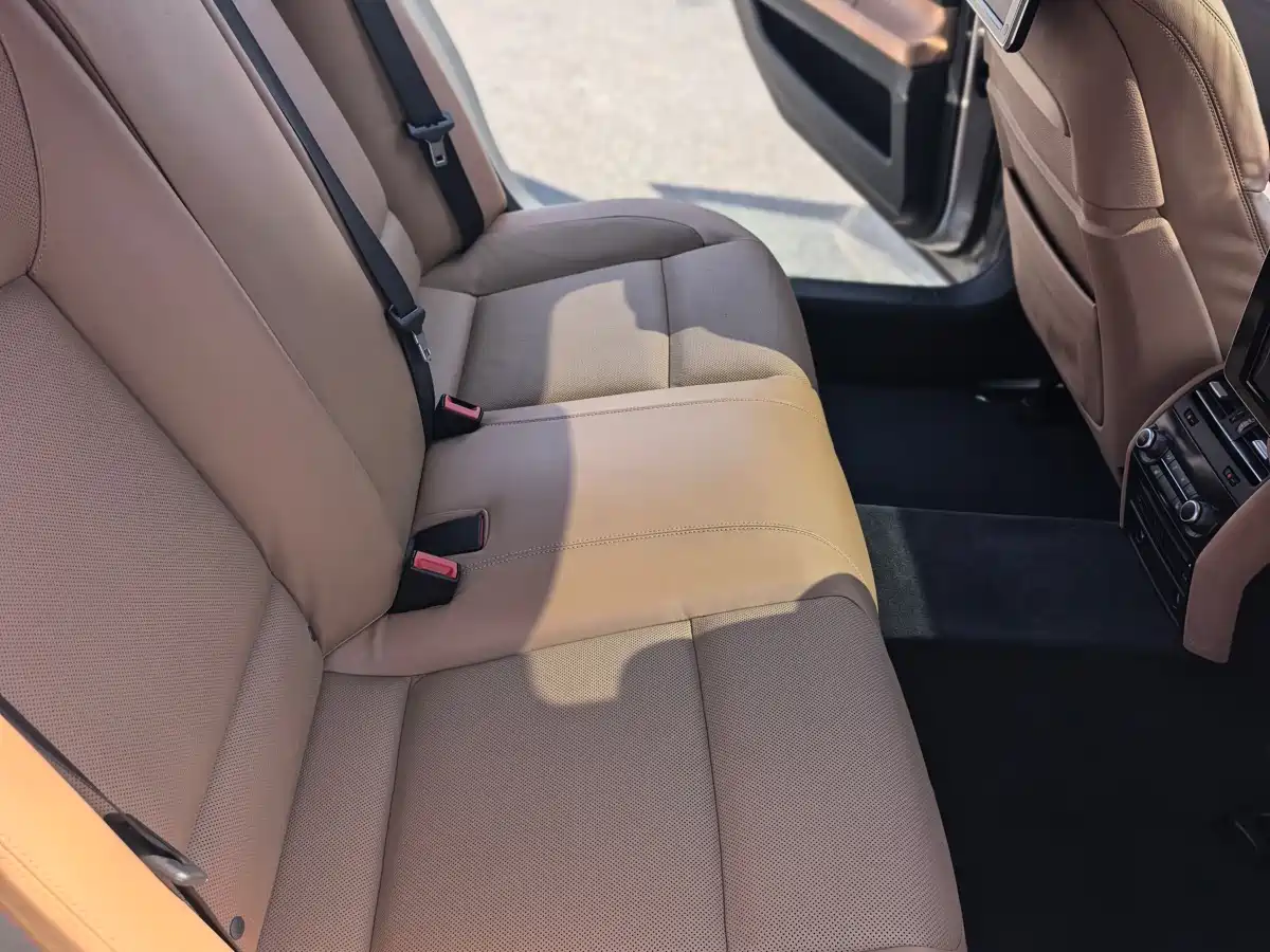 BMW 7 Series 2013 Model 740Li Leading фото 19