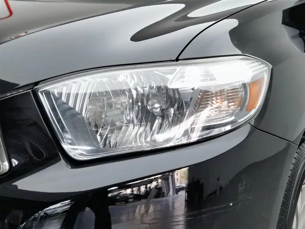 Toyota Highlander 2011 2.7L 2WD 5-seat Sport фото 7