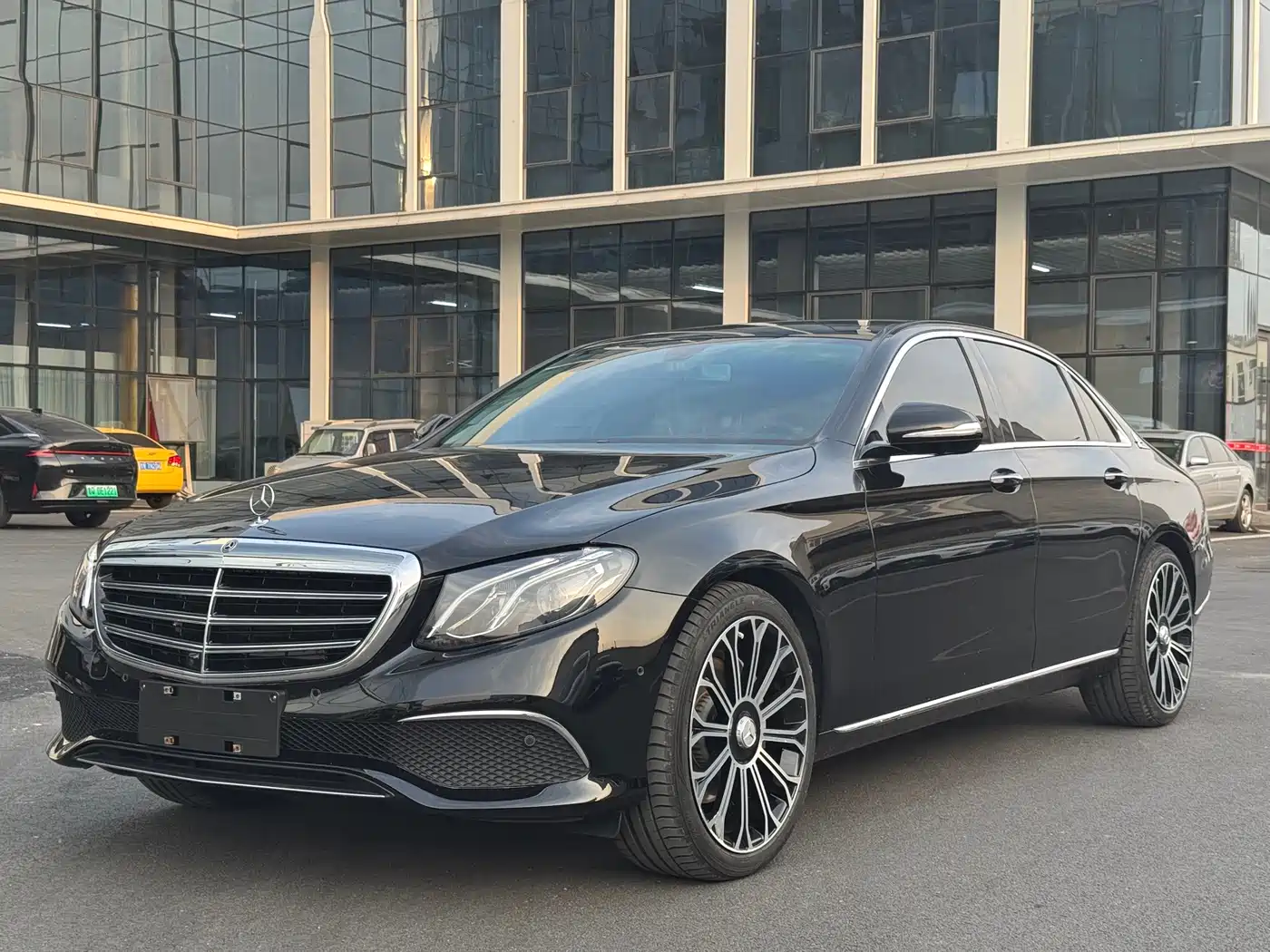 Mercedes-Benz E-Class 2019 E 300 L Fashion