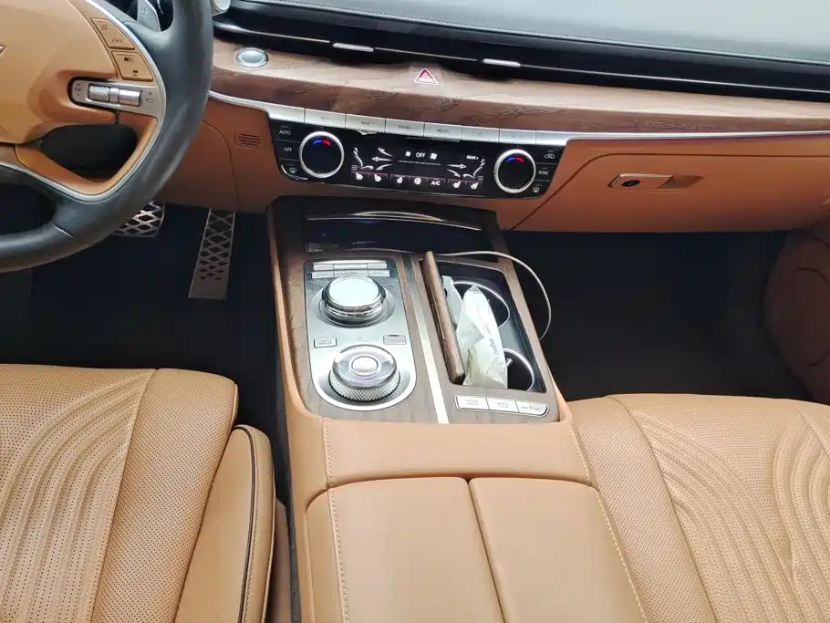 Фото 16 - Genesis G80