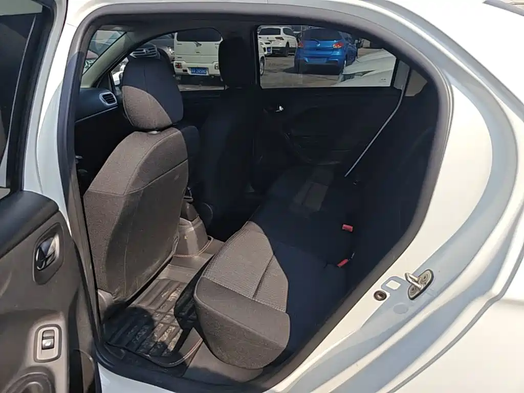 Peugeot 301 2015 2014 1.6L Manual Comfort Edition