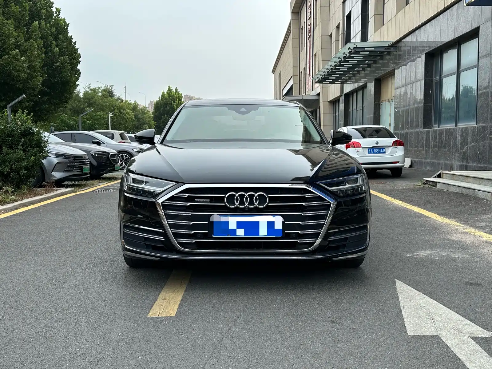 Фото 2 - Audi A8