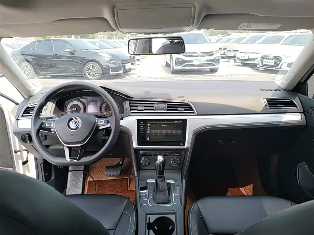 VOLKSWAGEN LINGDU
