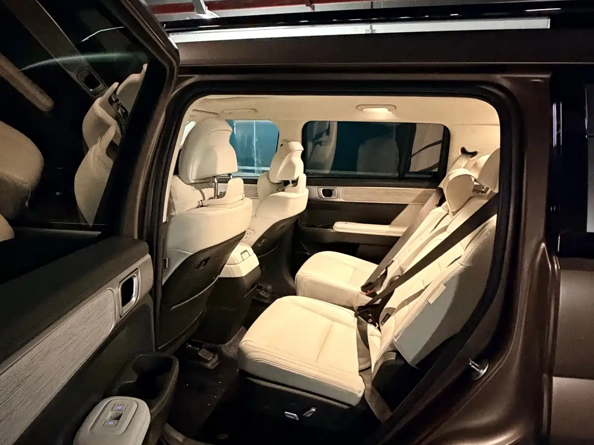 Hyundai Santa Fe 2024 2.0T Connoisseur Pro Max фото 16