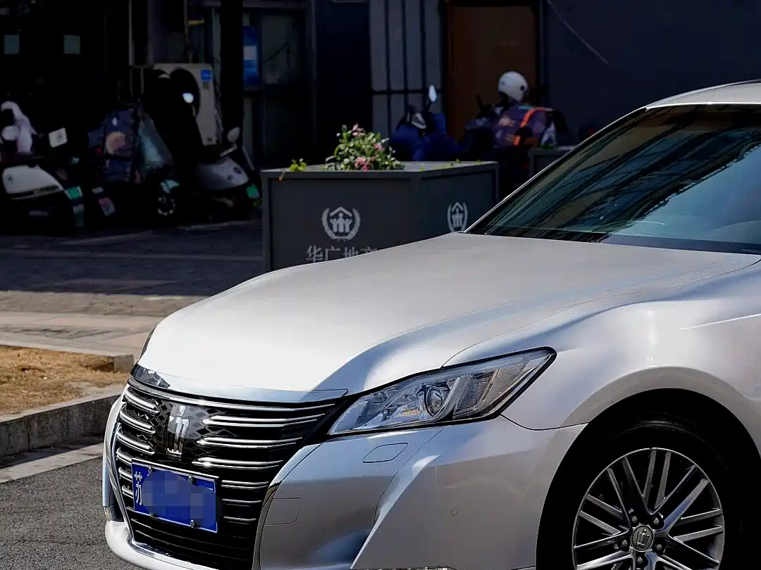 Toyota Crown 2017 2.0T Sport Edition фото 2