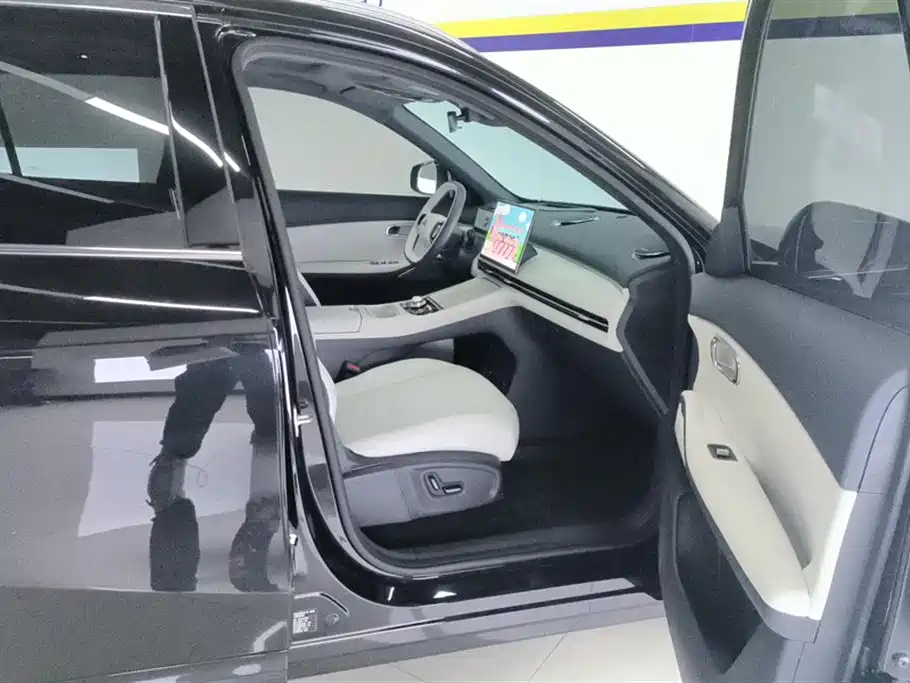 Geely Galaxy Galaxy Starship 7 EM-i 2025 Model 120km Explorer+ Edition фото 8