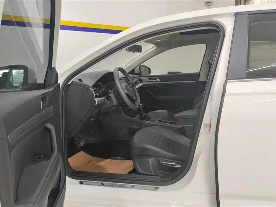 Volkswagen Lavida 2019 1.5L Automatic Comfort Edition China VI фото 9