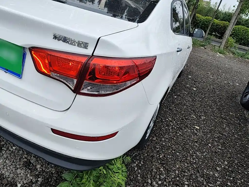 Kia K2 2017 2015 Sedan 1.4L MT GLS
