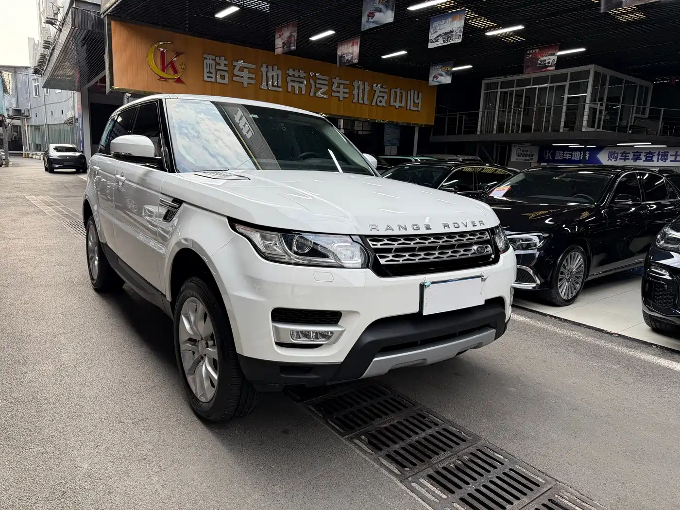 Land Rover Range Rover Sport 2016 Model 3.0 SC V6 HSE фото 3