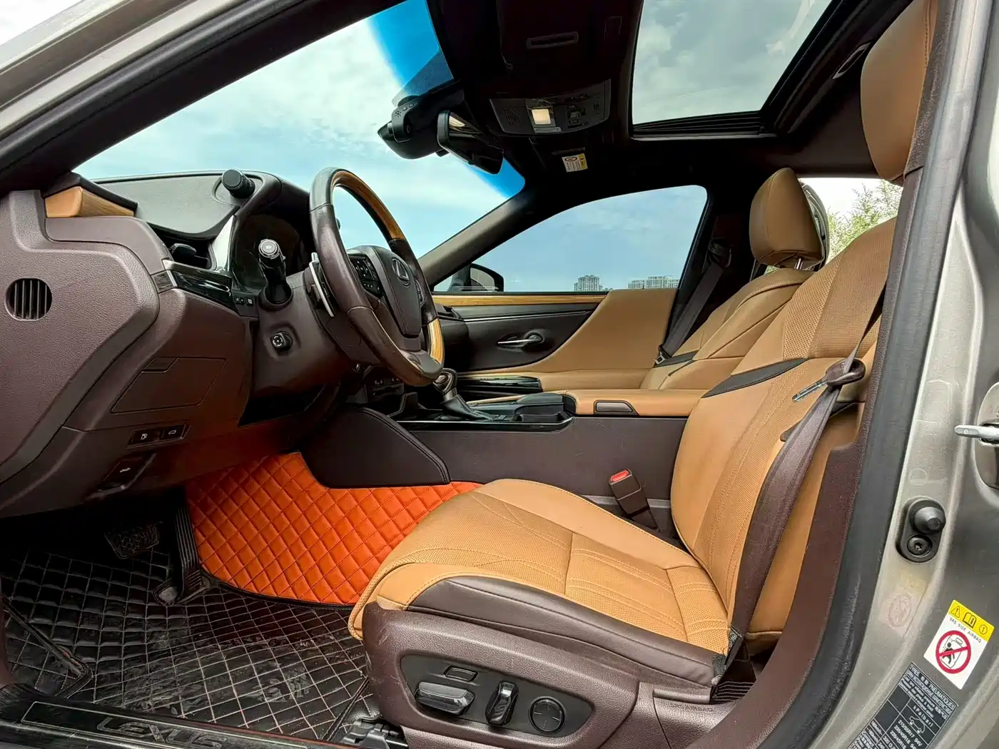 Photo 4 - Lexus ES