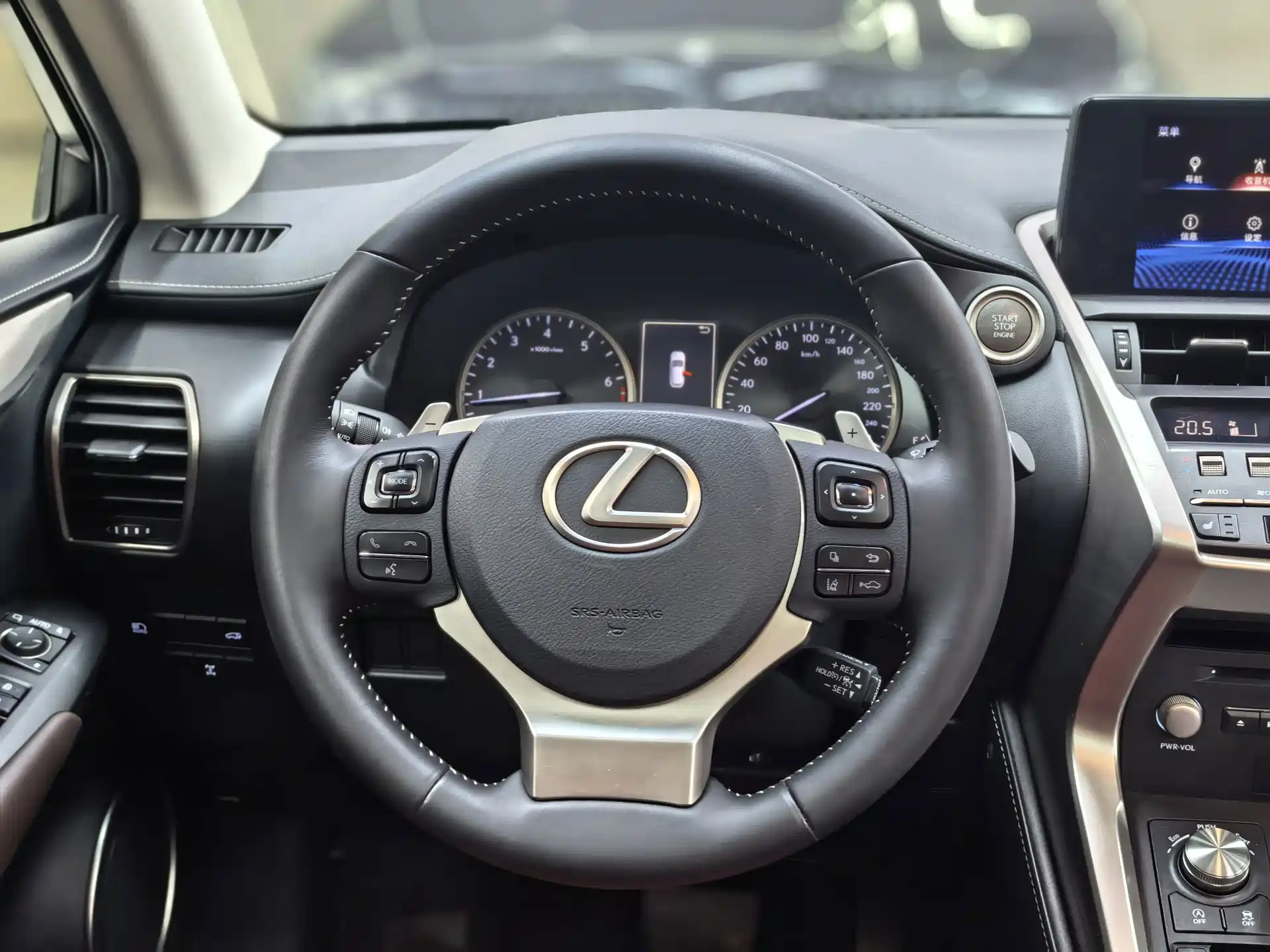 Фото 26 - Lexus NX