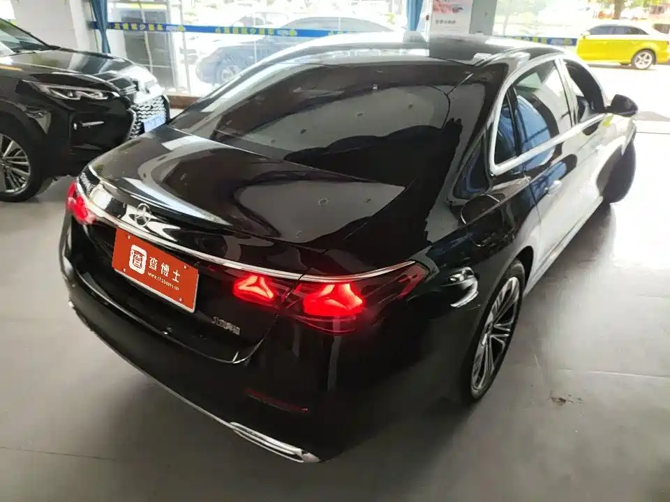 Фото 5 - Mercedes-Benz E-Class