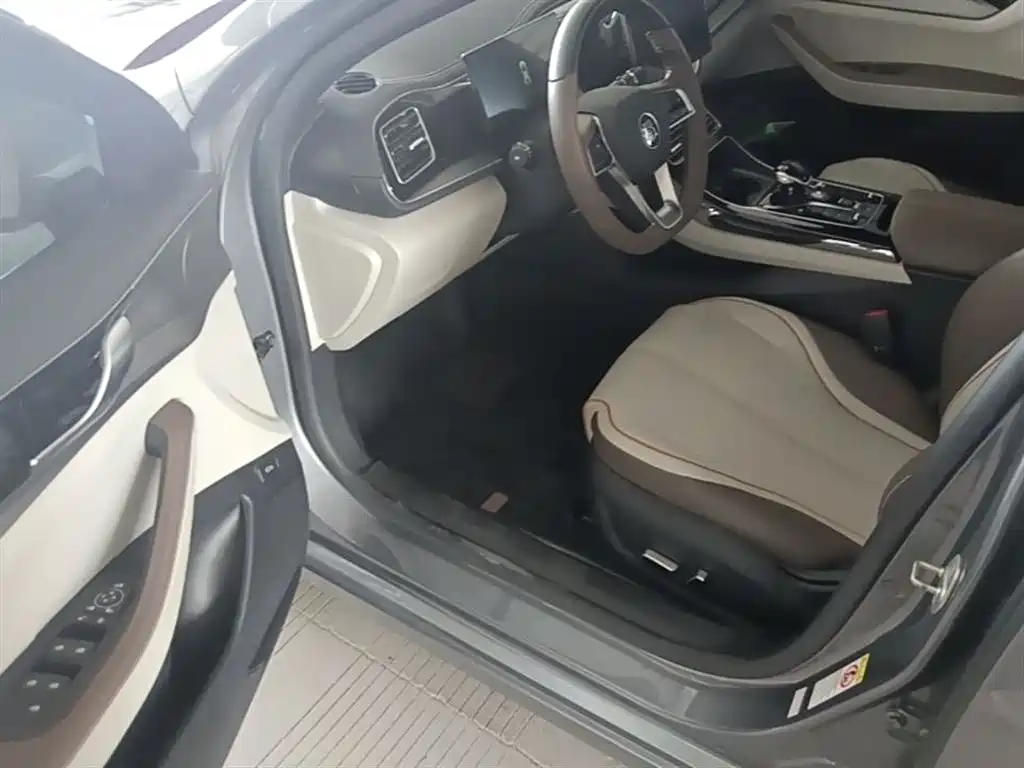 BYD Qin PLUS 2023 Champion Edition DM-i 120KM Excellence фото 16