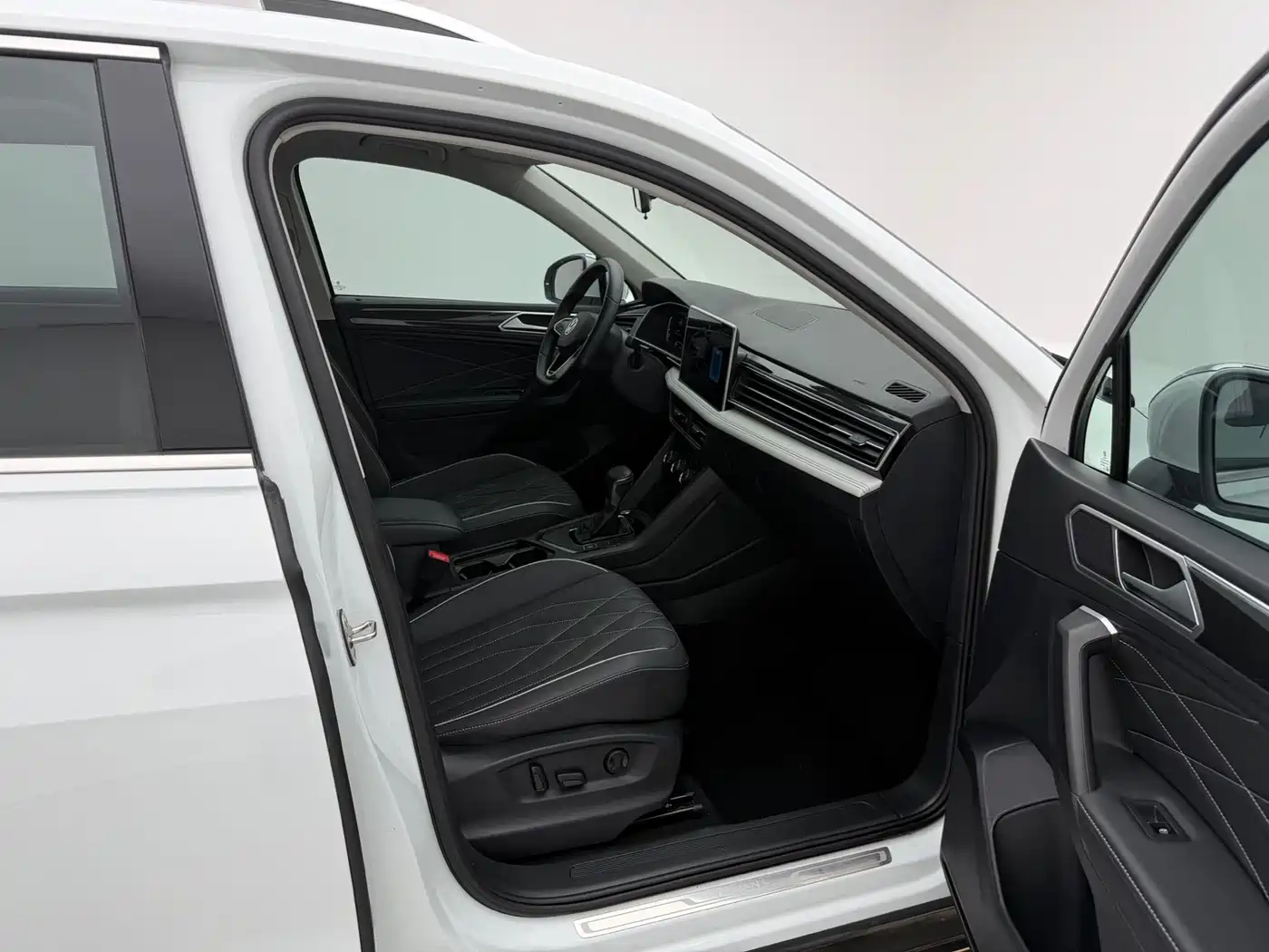 Volkswagen Tiguan L 2023 280TSI 2WD Trend Limited Edition фото 10