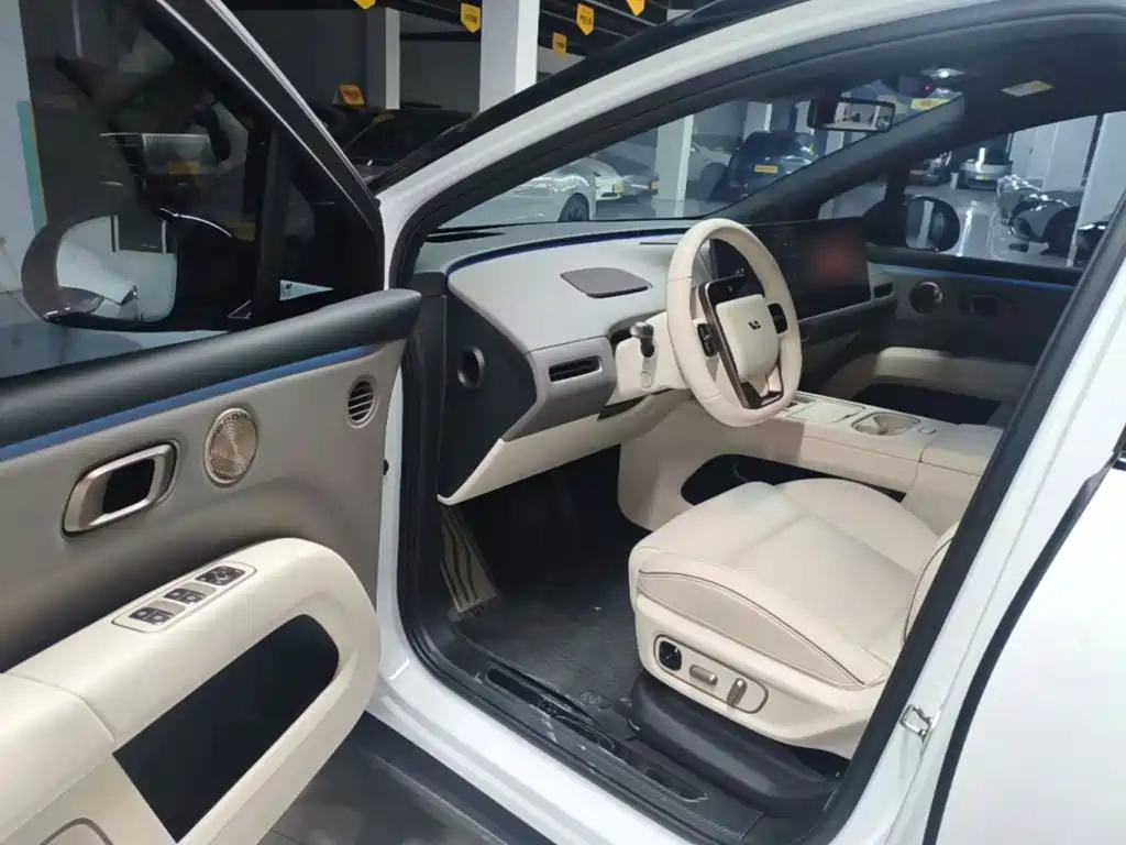 Li Auto i6 2026 2025 4WD Base Model