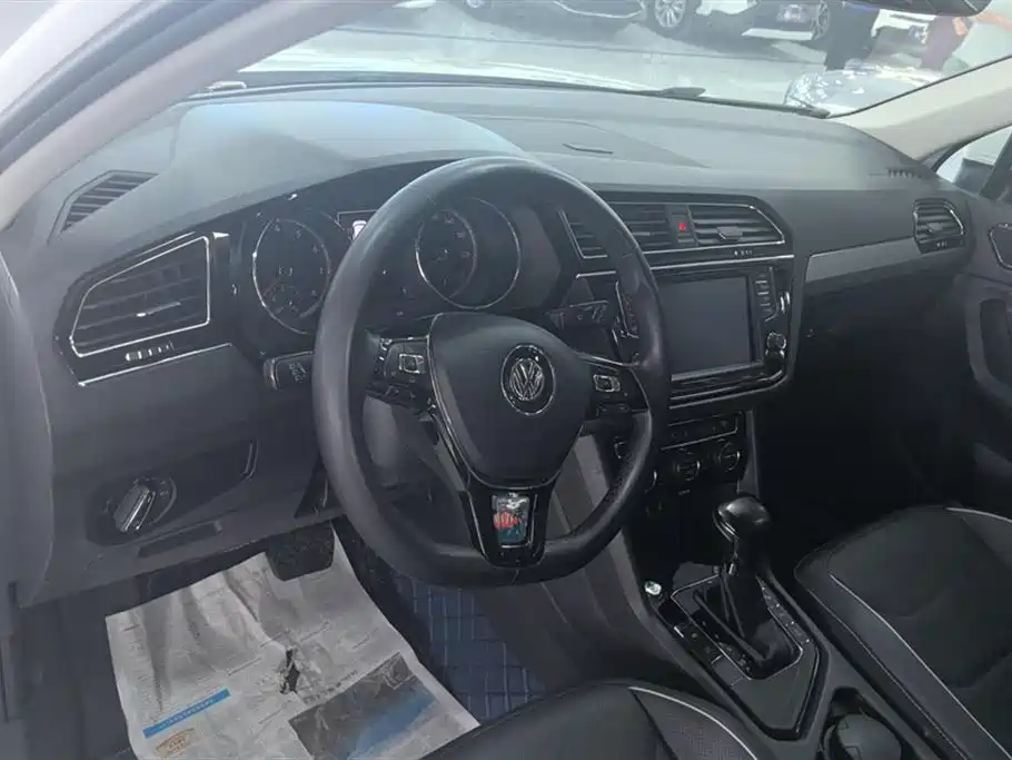 Volkswagen Tiguan L 2017 330TSI Automatic 2WD Luxury Edition фото 12