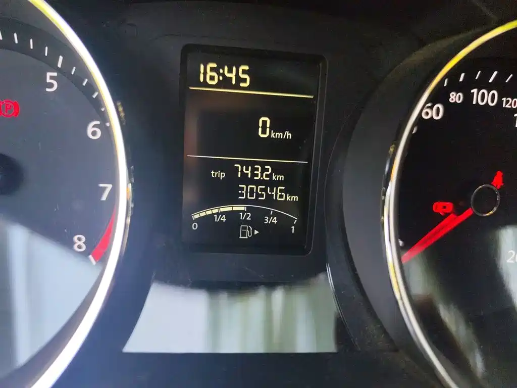 Volkswagen Sagitar 2017 1.6L Manual Comfort фото 9