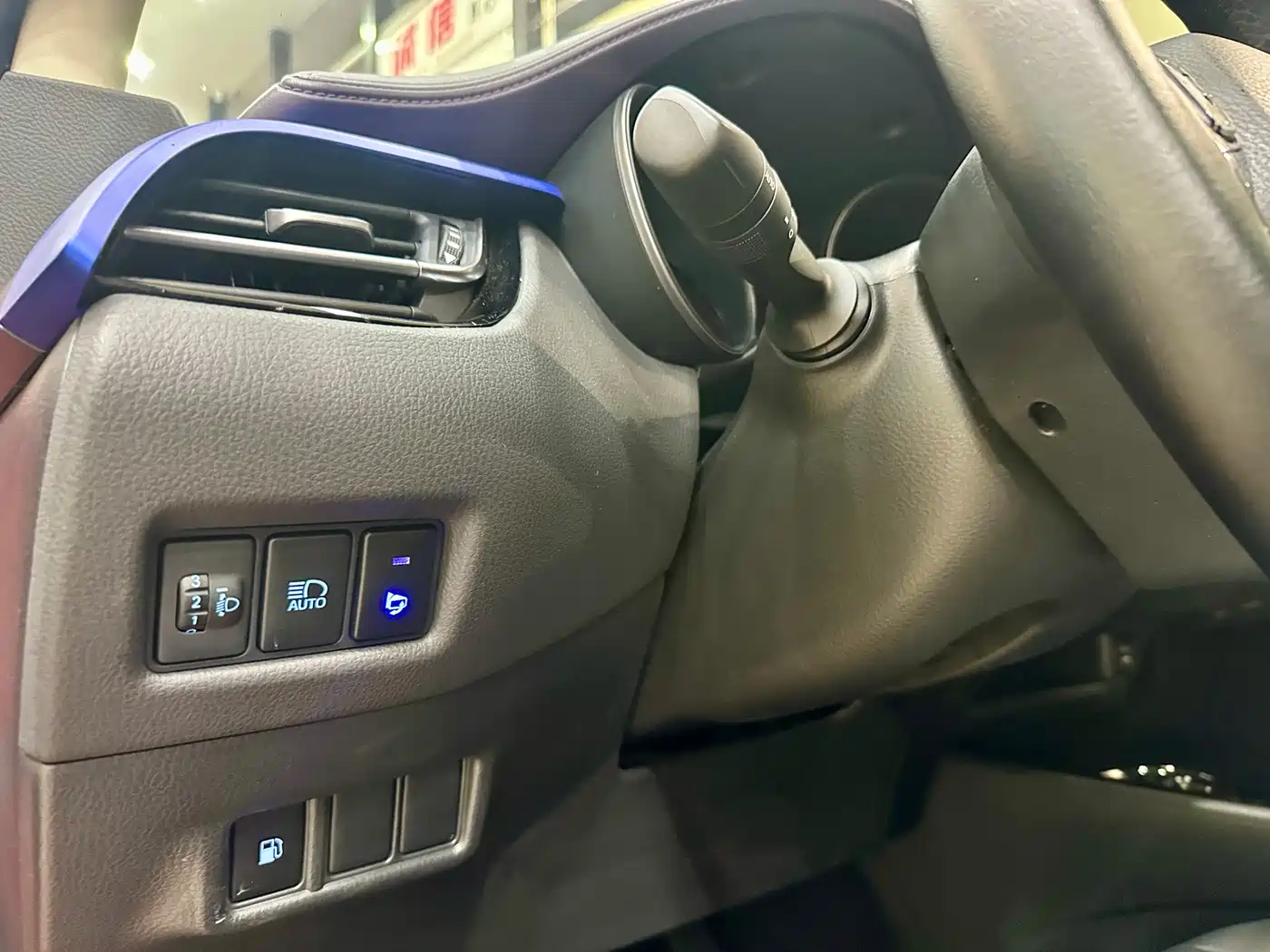 Toyota C-HR 2020 Model 2.0L Leading фото 16
