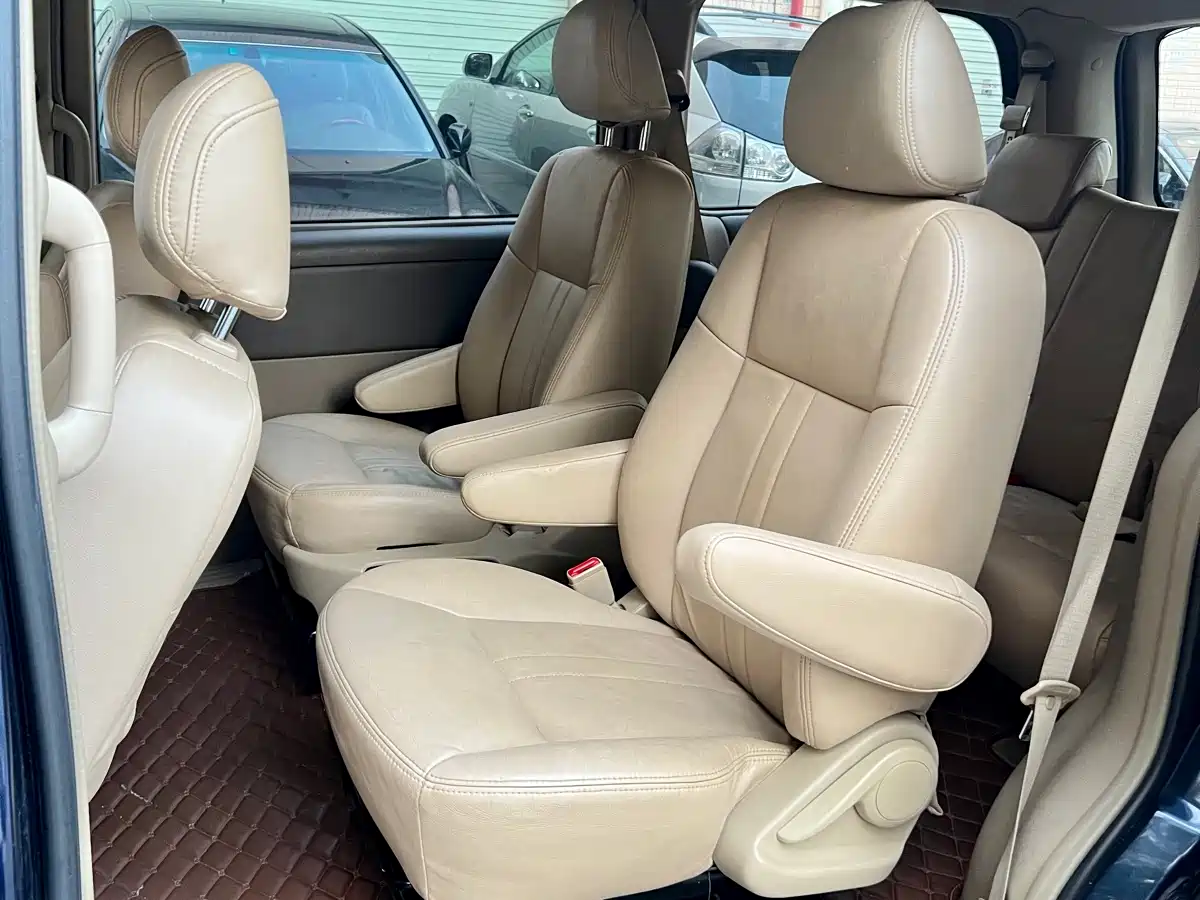 Buick GL8 2011 2.4L LT Executive Edition фото 8