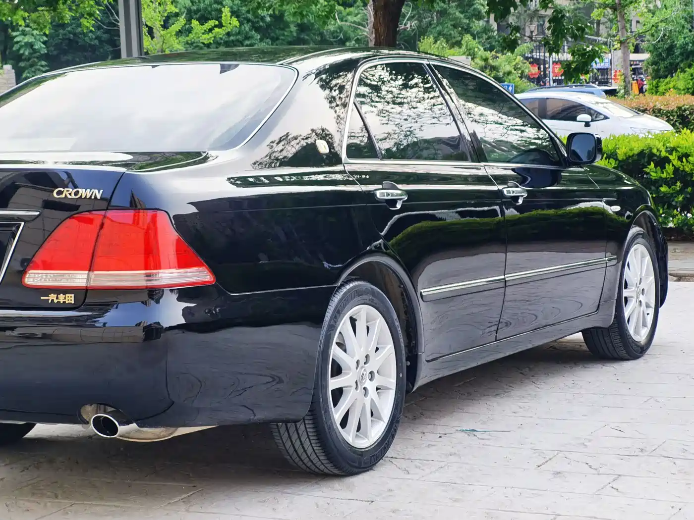 Toyota Crown 2011 2.5L Royal Leather Sunroof Special Edition фото 24