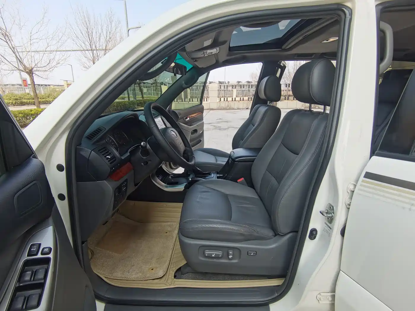 Toyota Prado 2010 4.0L Automatic VX фото 4