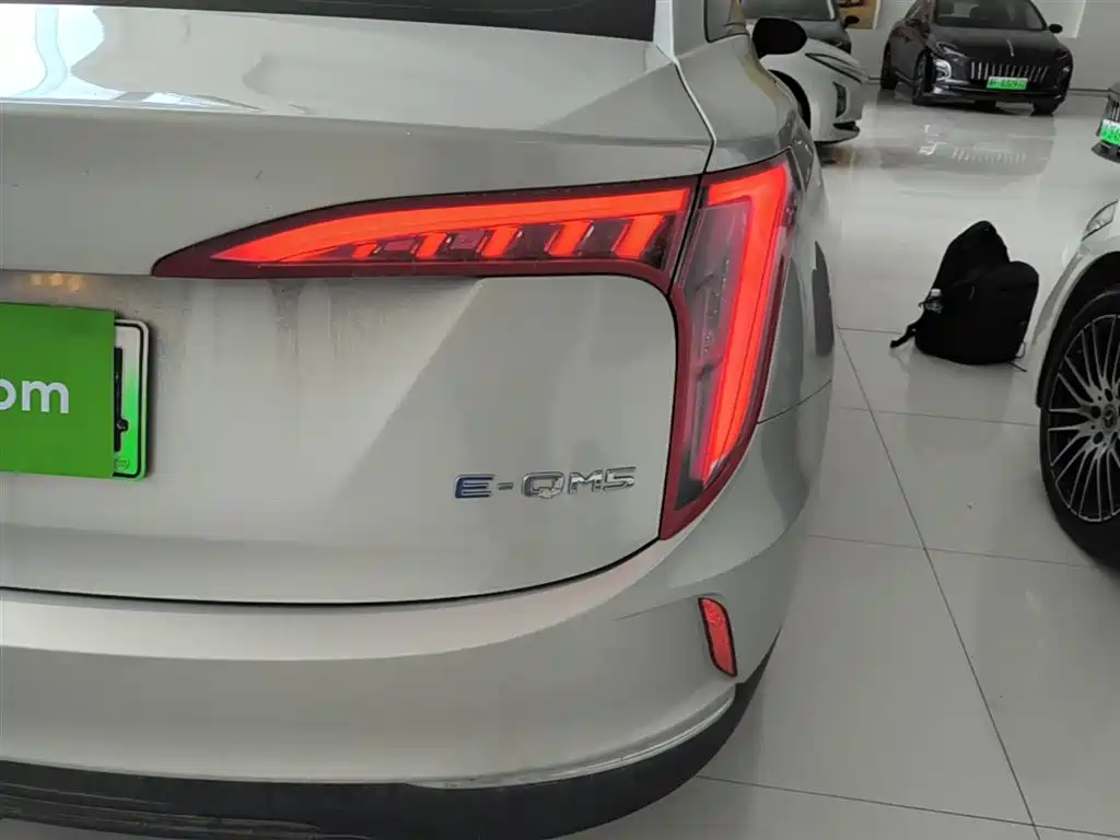 Hongqi E-QM5 2022 431km Charging Enjoyment Edition фото 24