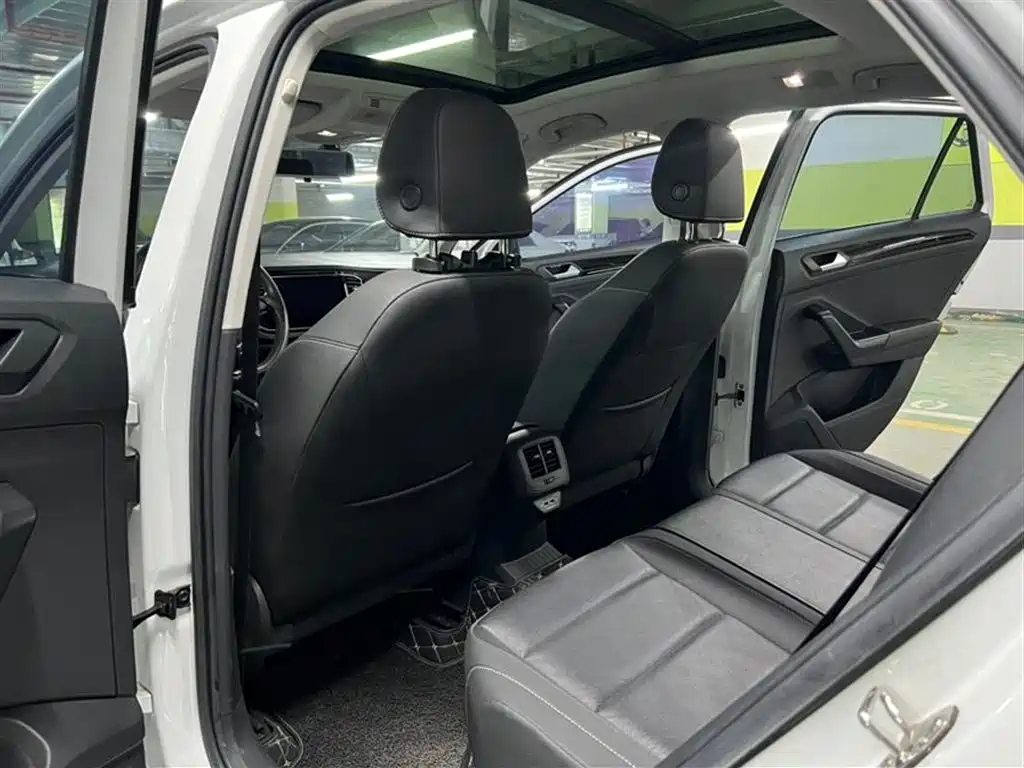 Volkswagen T-ROC 2022 280TSI DSG 2WD Comfort PLUS фото 8