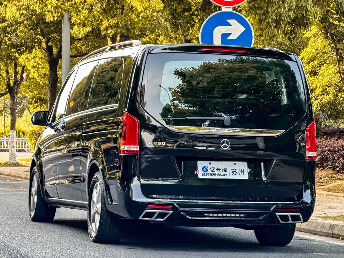 Mercedes-Benz V-Class 2018 V 260 L Premium Long Version China V фото 36