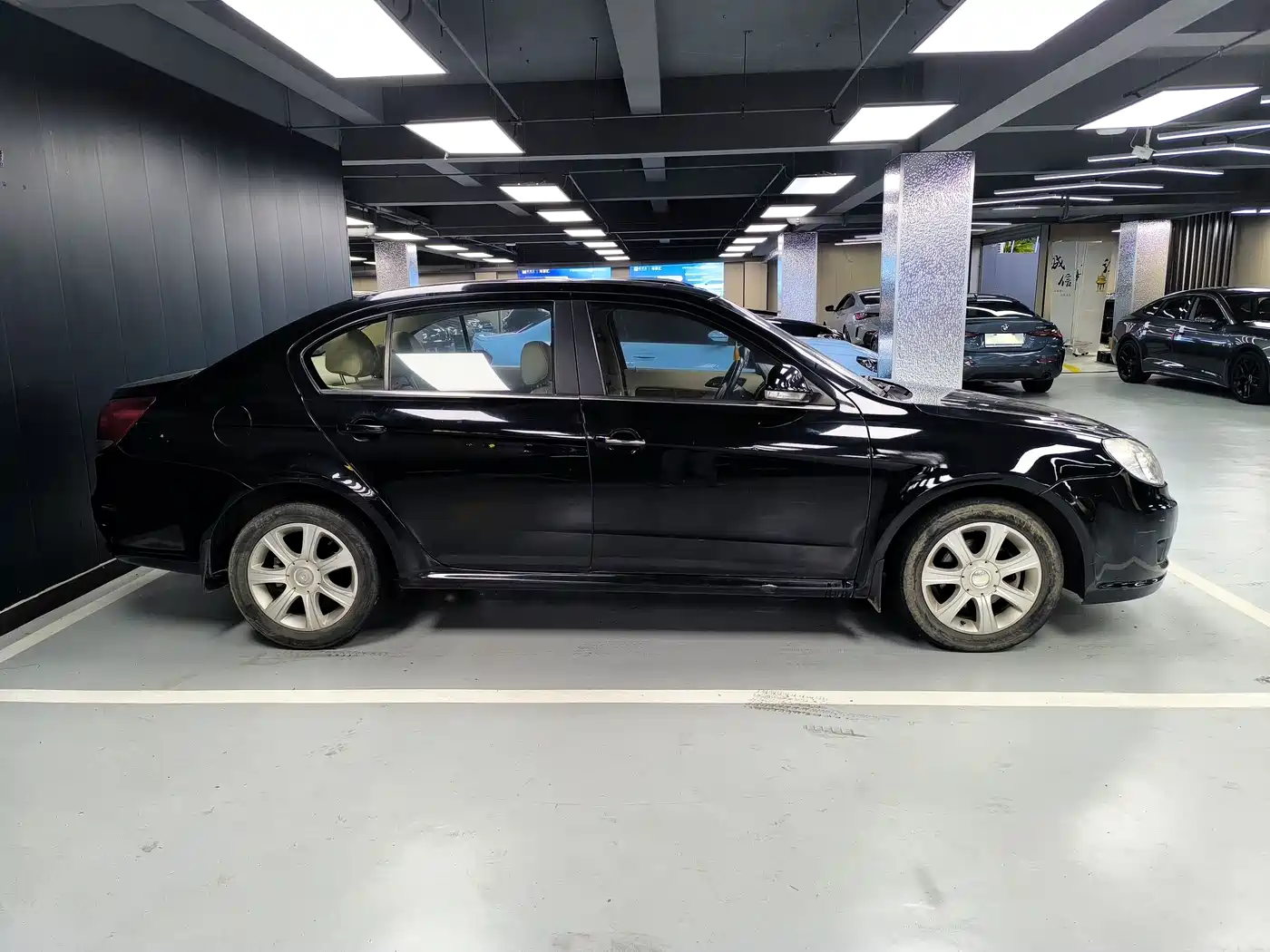 Volkswagen Lavida 2008 2.0L Manual Premium Edition фото 4