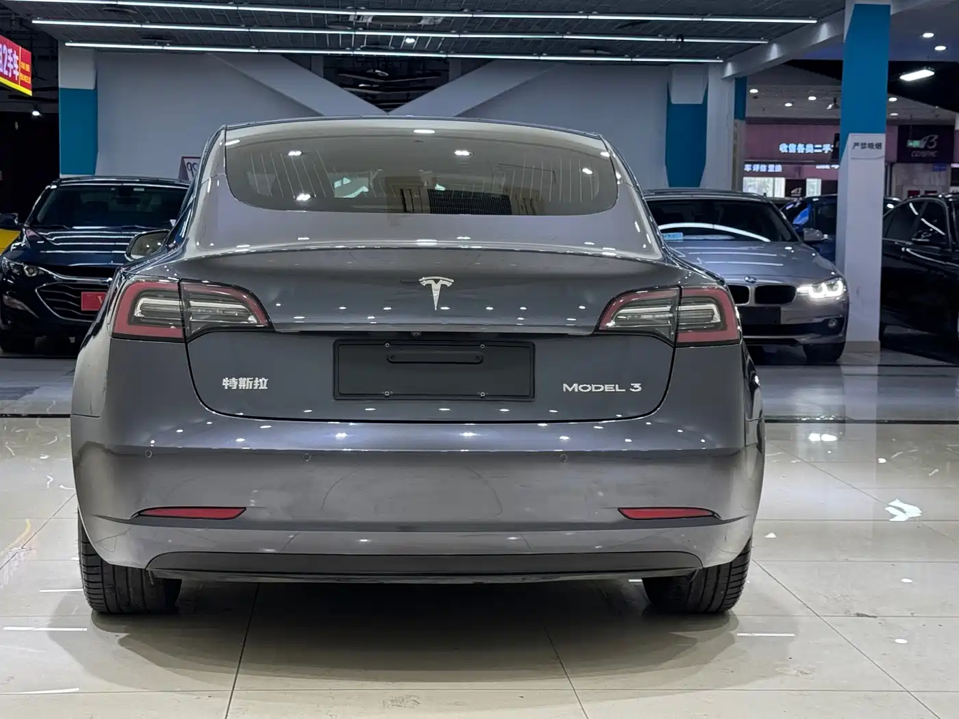 TESLA MODEL 3