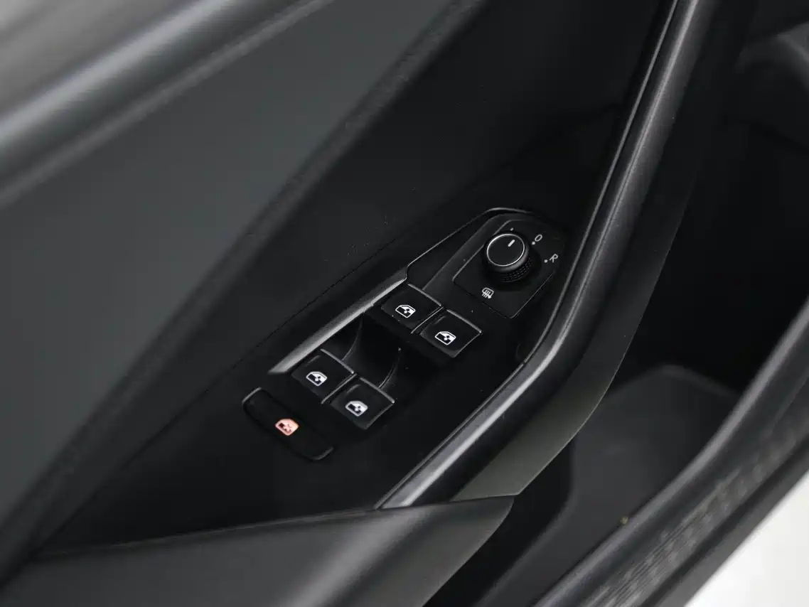 Volkswagen Sagitar 2023 Model Year 280TSI DSG Surpass Edition фото 13