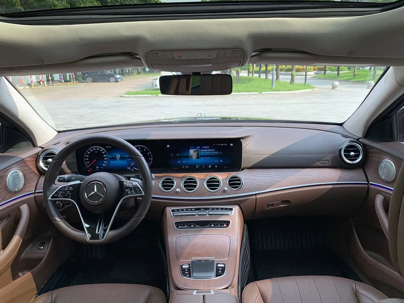 صورة 6 - Mercedes-Benz E-Class