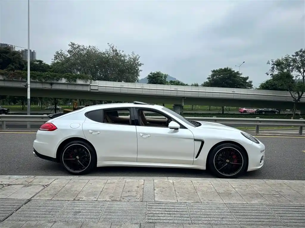 Porsche Panamera 2014 Panamera 4 3.0T фото 9