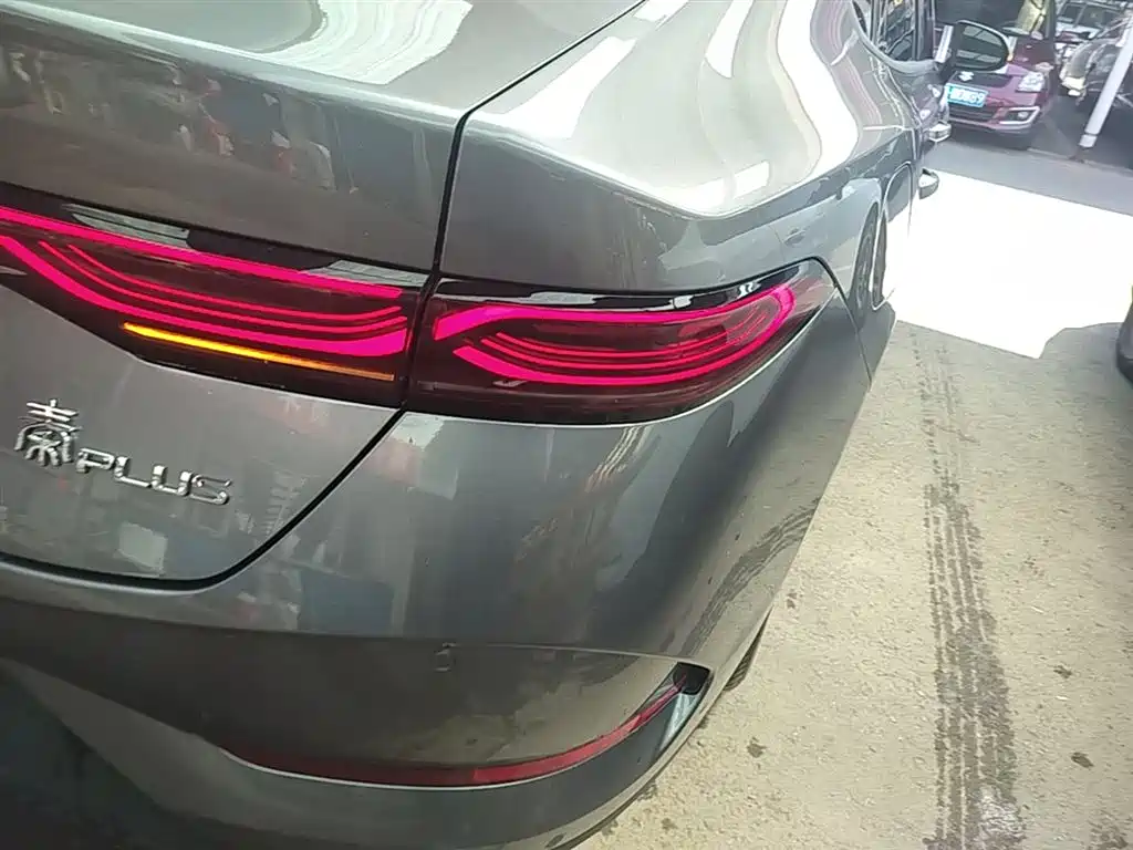 BYD Qin PLUS 2025 DM-i Smart Drive 55KM Leader фото 8