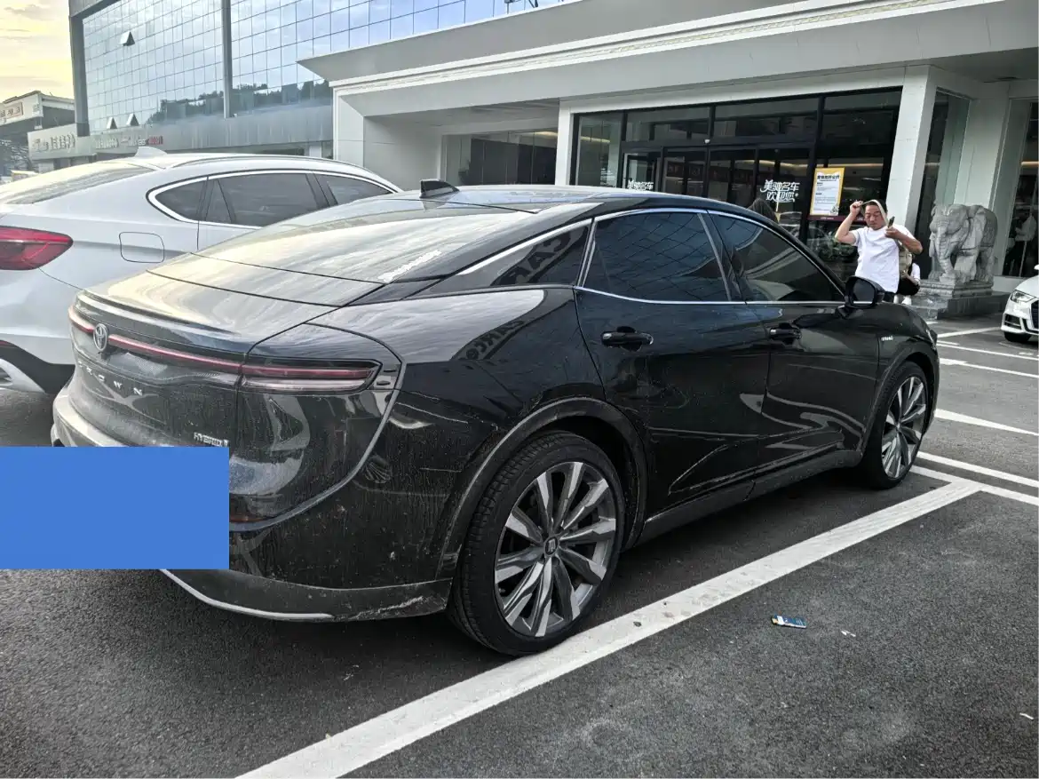 Toyota Crown SportCross 2023 2.5L SportCross HEV FWD Premium Edition фото 6
