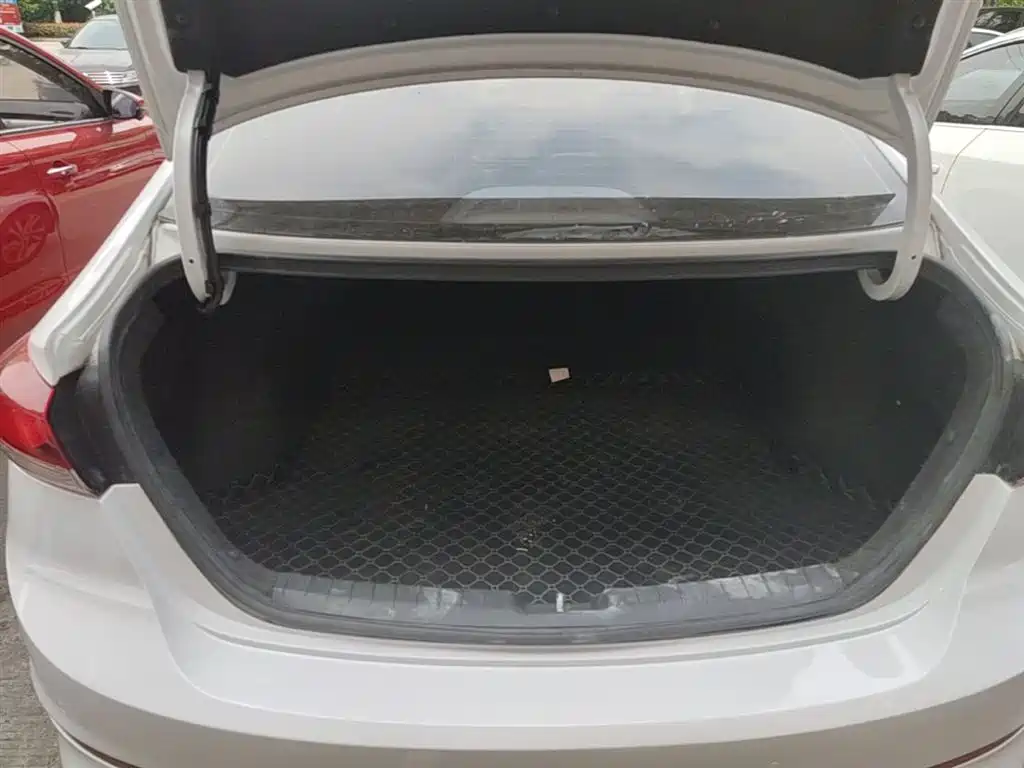 Hyundai Elantra 2016 Model 1.6L Automatic Smart Elite фото 19