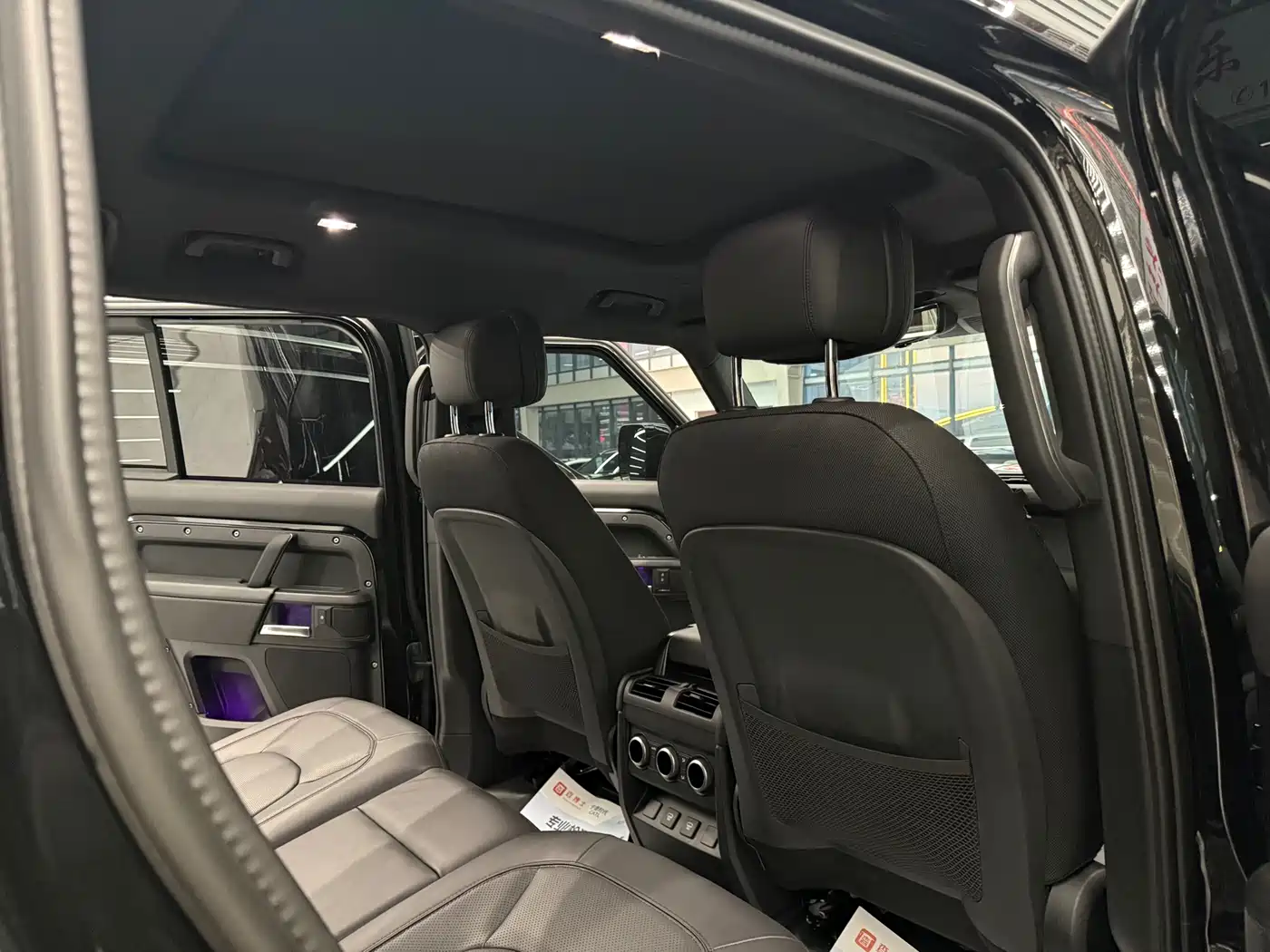 Land Rover Defender 2025 110 3.0T P400 Dark Special Edition фото 7