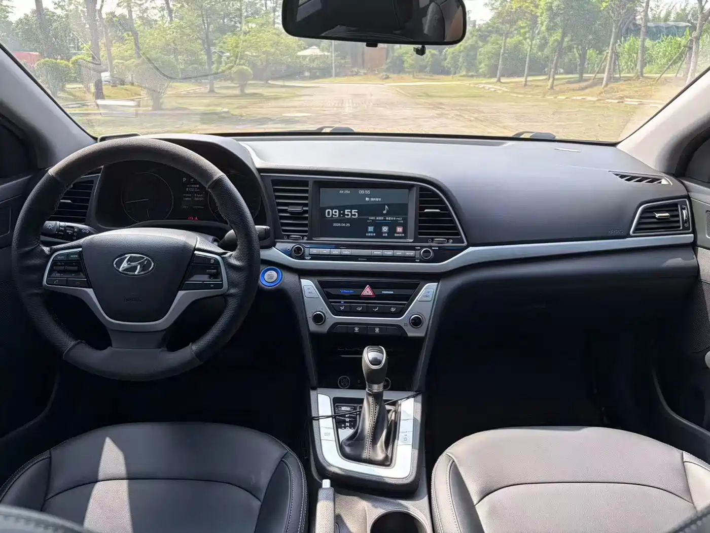Hyundai Elantra 2018 1.6L Automatic 15th Anniversary Special Edition фото 12