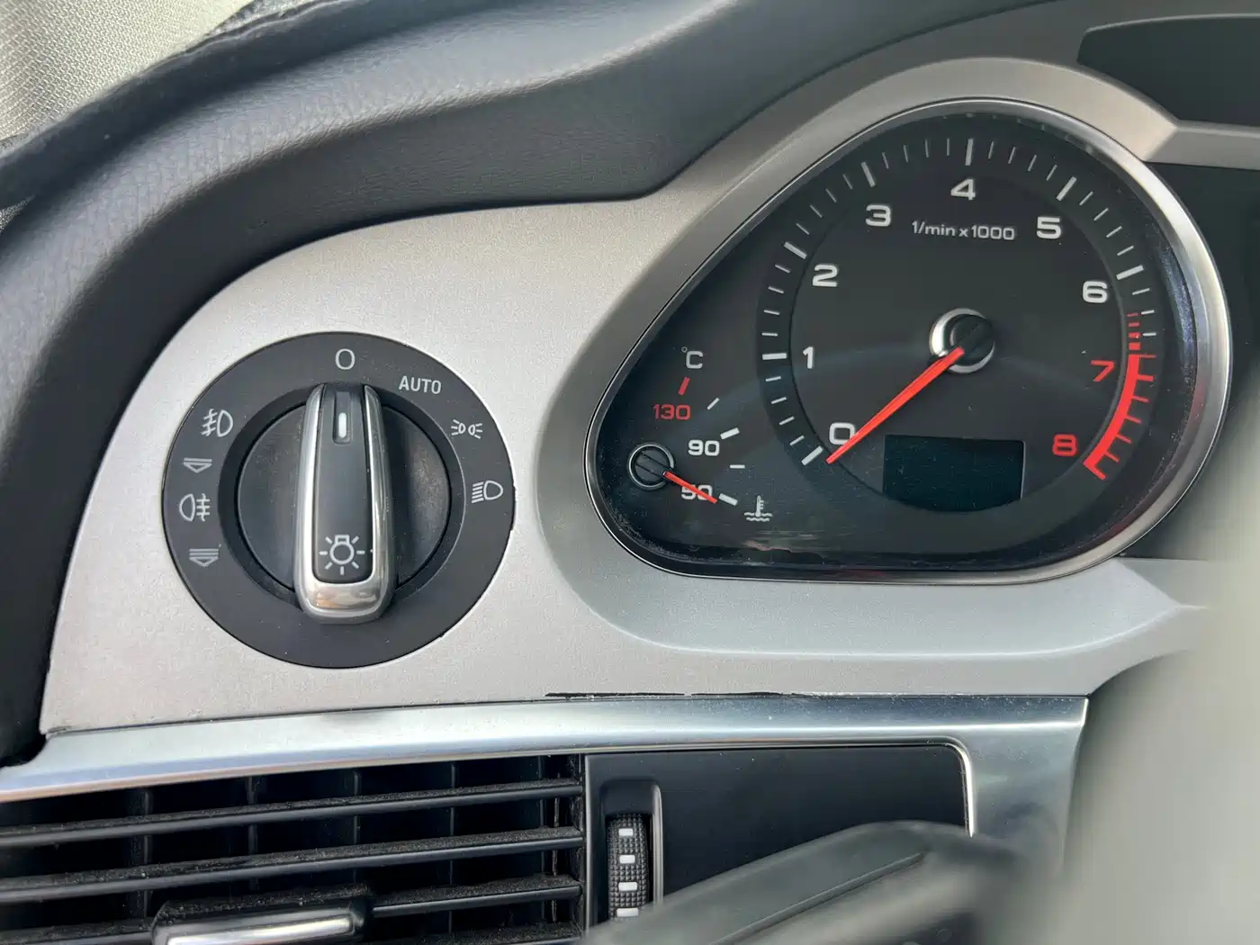 Audi A6L 2011 2.0 TFSI Automatic Comfort фото 12