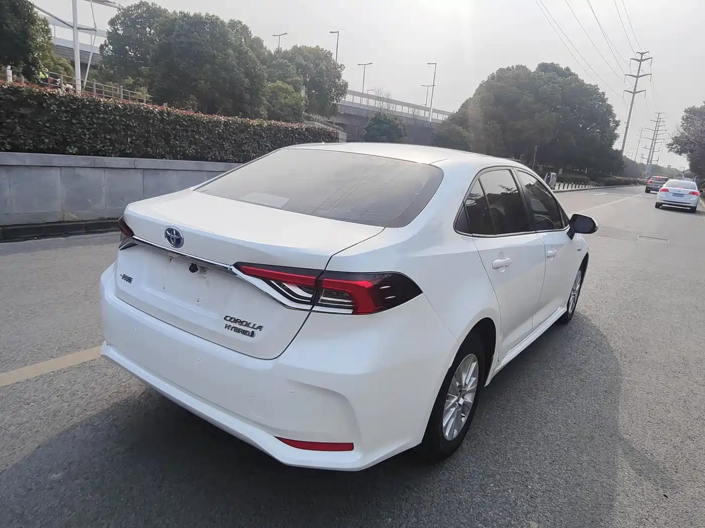 Toyota Corolla 2021 Hybrid 1.8L E-CVT Pioneer Edition фото 4