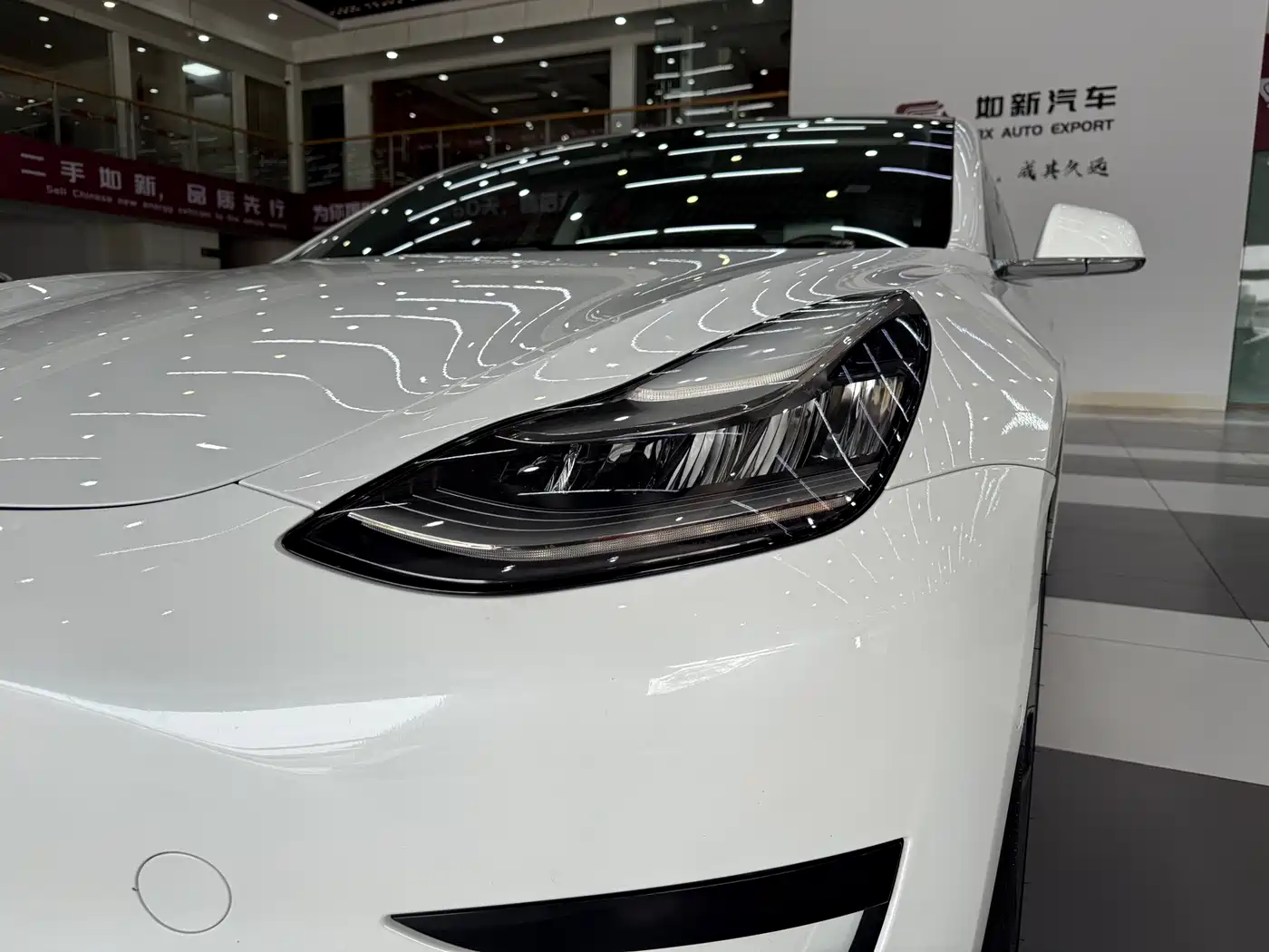 TESLA MODEL 3