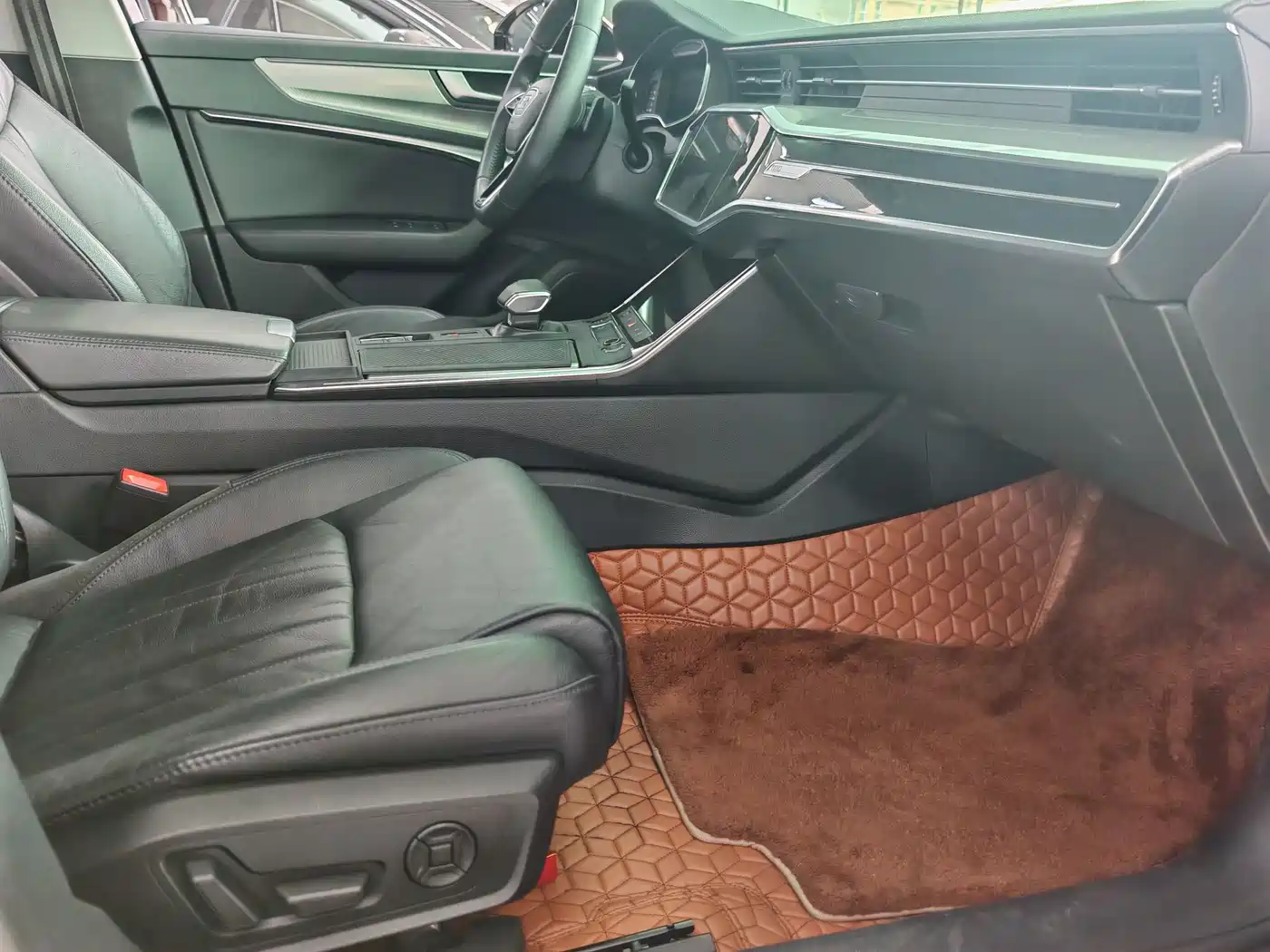 Audi A6L 2021 40 TFSI Luxury Sport фото 4