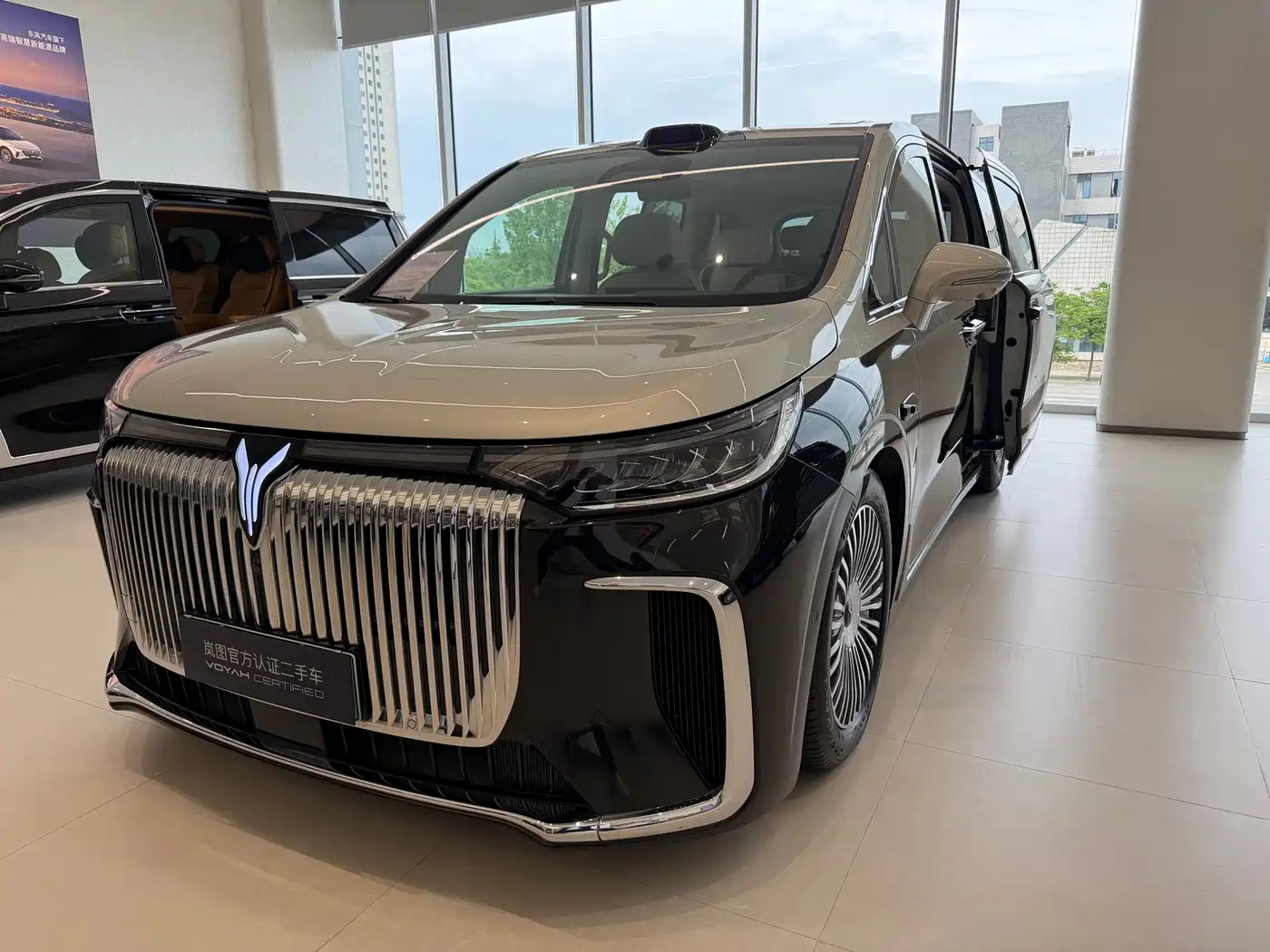 Voyah Auto Voyah Dreamer 2025 PHEV AWD Flagship Qian Kun Edition