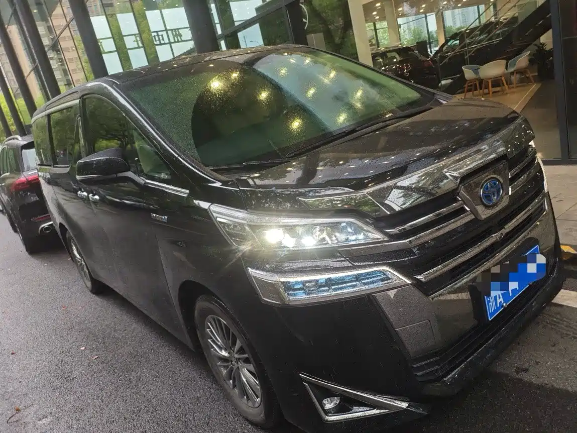 Фото 1 - Toyota Vellfire